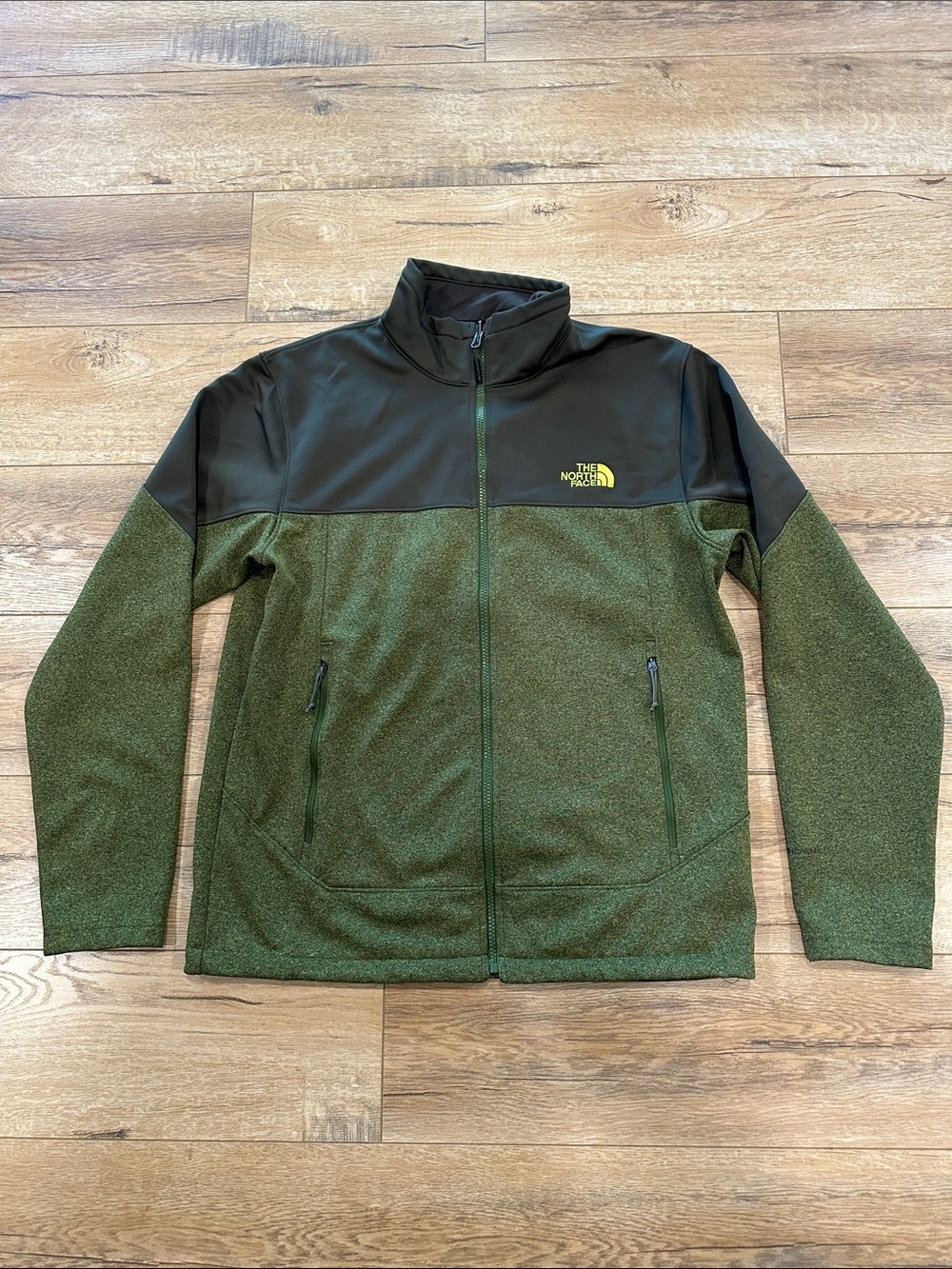 The North Face Men’s Green Full-Zip Windwall Jacket